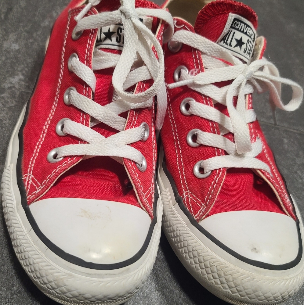 Sold-Converse womens 6